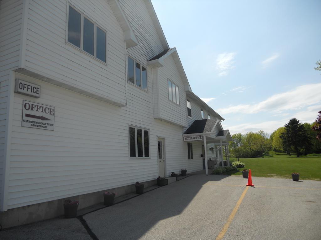 Coho Motel Kewaunee Exterior photo